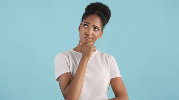 Porträt Eines Nachdenklichen Afrikanisch Amerikanischen Mädchens Das Die Hand Kinn — Stockfoto