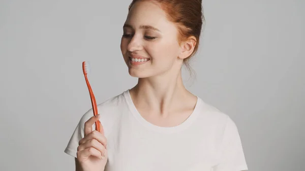 Beautiful Smiling Girl Happily Posing Camera Toothbrush White Background — Stock Photo, Image