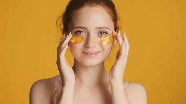 Beautiful Girl Gold Eye Patches Dreamily Looking Camera Colorful Background — Stock Photo, Image