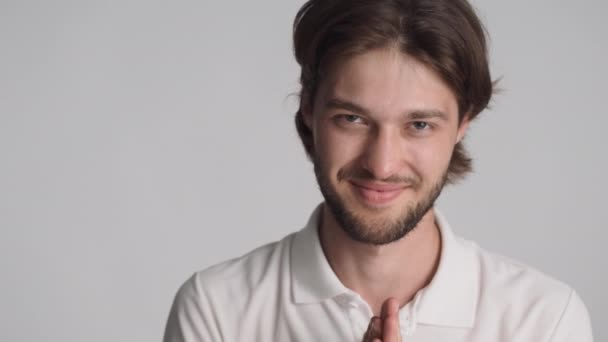 Retrato Chico Astuto Atractivo Slyly Frotando Las Manos Sonriendo Cámara — Vídeos de Stock