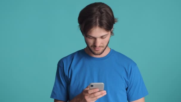 Attractive Bearded Guy Using Smartphone Joyfully Looking Camera Colorful Background — Stock Video