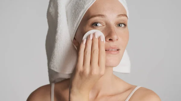 Young Beautiful Woman Towel Head Cleaned Face Cotton Sponge White — Stock Photo, Image