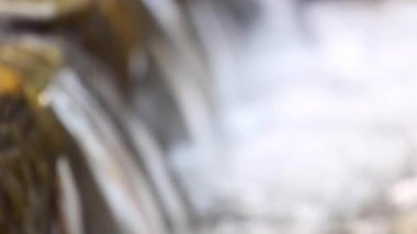 Küçük şelale ve temiz su