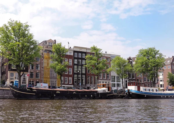 Canal Street Amsterdam Met Reguliere Botenhuizen — Stockfoto