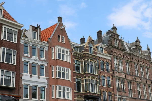 Gevels Van Traditionele Huizen Amsterdam Met Klassieke Nederlandse Architectuur — Stockfoto