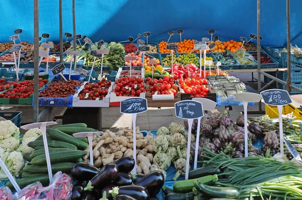 Taze Organik Meyve Sebze Onmarket Durak Sattı — Stok fotoğraf