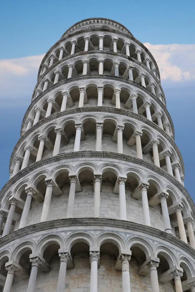 Berühmte Schiefe Turm Von Pisa Wahrzeichen Detail Mit Blauem Himmel — Stockfoto