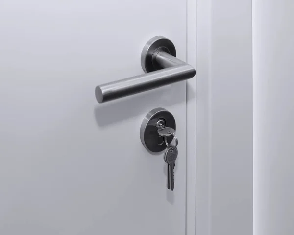 Silberner Schlüssel Türschloss Von Außen Stockfoto