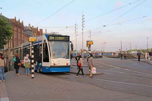 Amsterdam Países Bajos Mayo 2018 Parada Tranvía Cerca Estación Central — Foto de Stock