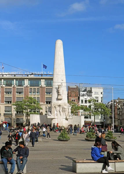 Amsterdam Países Bajos Mayo 2018 Ocupada Plaza Dam Con Muchas — Foto de Stock