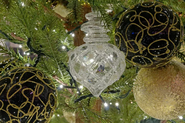 Cristal Brilhante Ornamentos Natal Cintilantes Árvore Verde Para Decoração Férias — Fotografia de Stock
