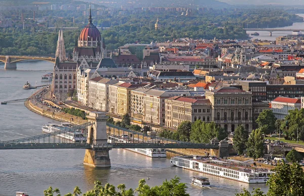 Budapest Cityscape Chain Bridge Danube River Boats Buda Pest Western — Stock Photo, Image