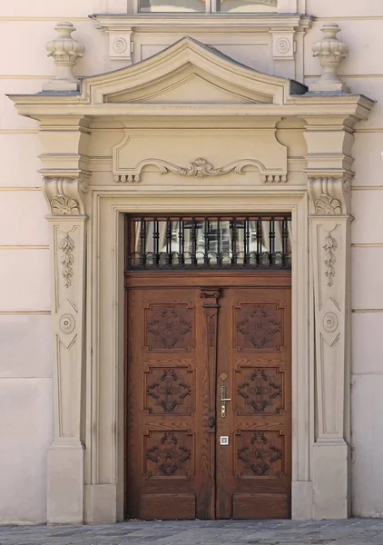 Porta Entrada Fechada Madeira Vintage Fachada Pedra Decorativa — Fotografia de Stock