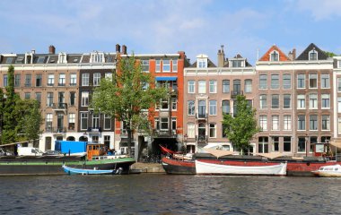 Amsterdam'da sahil Amstel Nehri