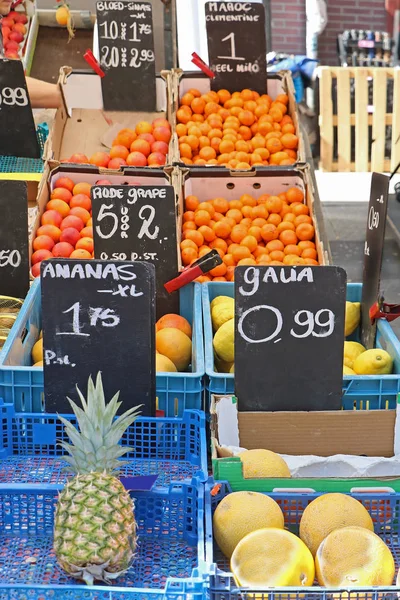 Small fresh fruit market stall — Stock Photo, Image