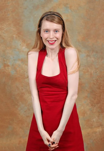 Mujer en vestido rojo —  Fotos de Stock