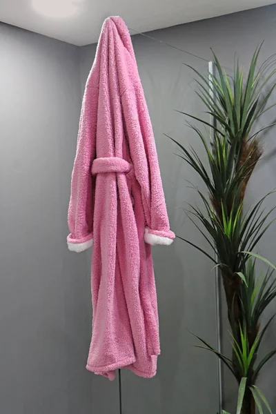 Pink bathrobe in spa interior — Stock Photo, Image