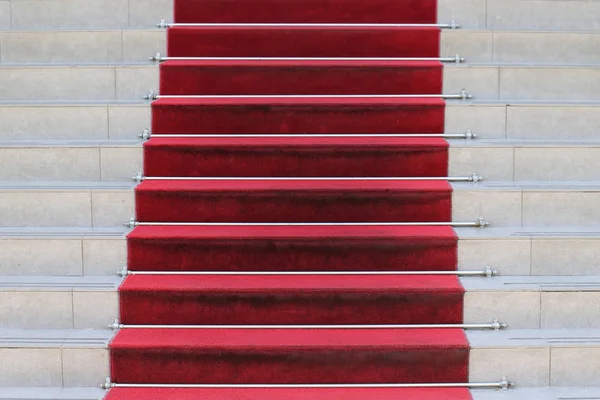 Escaleras de alfombra roja —  Fotos de Stock