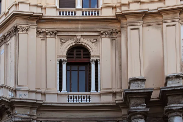 Old Italian architecture — Stock Photo, Image