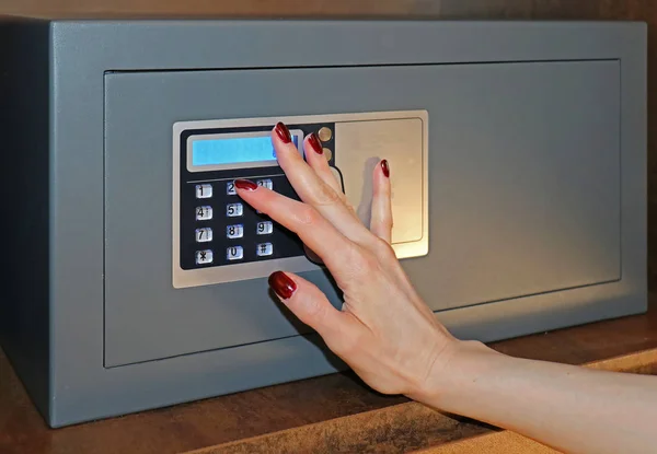 Setting code to hotel safe