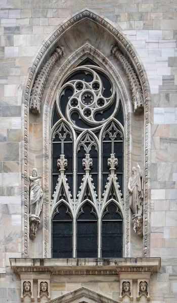 Antiguo exterior de la ventana — Foto de Stock