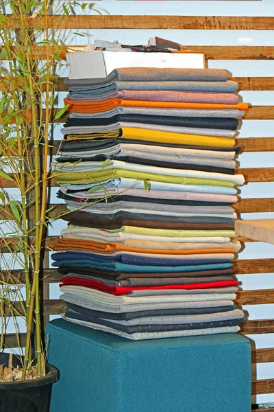 Textil halsdukar högen — Stockfoto
