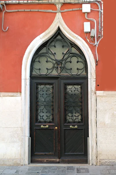 Decorative arch door — Stock Photo, Image