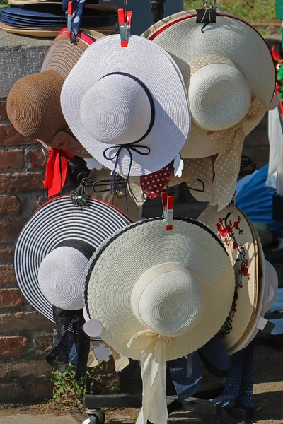 Chapeaux d'été féminin — Photo