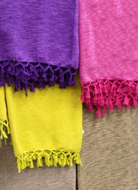 Renkli tekstil atkıları