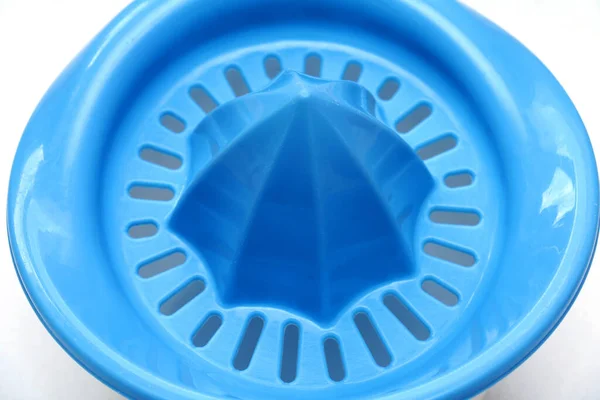 使用可能なプラスチックジューススクイーザーの詳細 — ストック写真