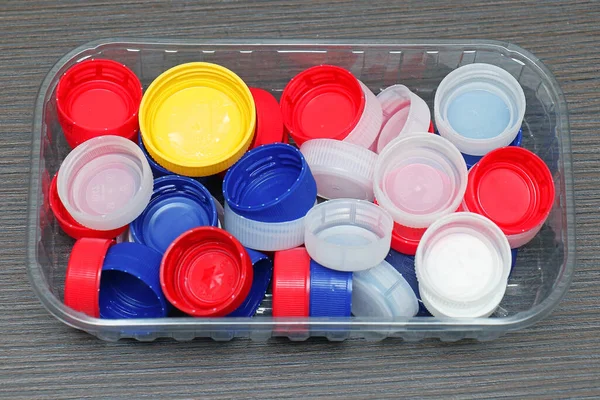 Kolorowe Plastikowe Zakrętki Butelki Stos Wody Napojów Gazowanych — Zdjęcie stockowe
