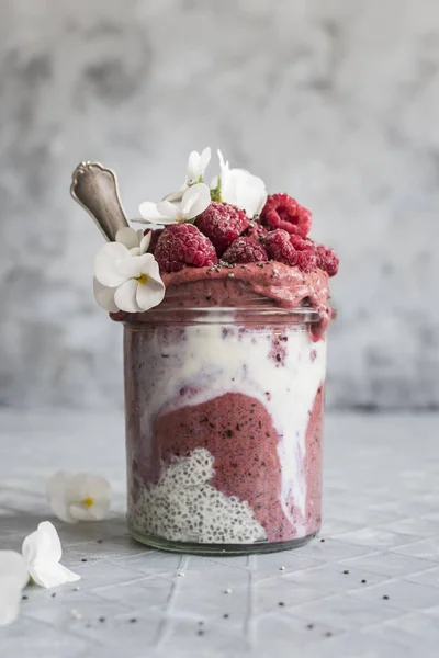 Raspberry Chia Pudding Jar Close — Stockfoto