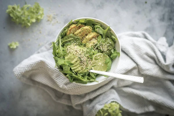 Grünes Fitness Frühstück Gemüseschale Mit Falafel Und Avocado — Stockfoto