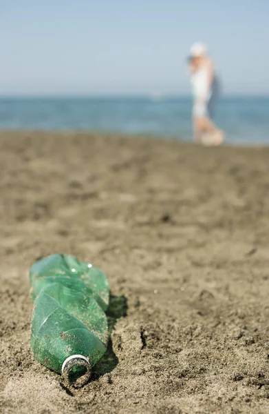 Green Plastic Bottle Left Sandy Beach Walking People — Stock Photo, Image