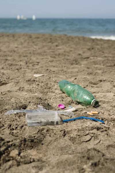 Green Plastic Bottle Cotton Swabs Cap Box Cigarettes Left Sandy — Stock Photo, Image