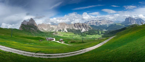 Kırsal Mavi Gökyüzü Arka Plan Ile Yeşil Alan Güzel Panorama — Stok fotoğraf