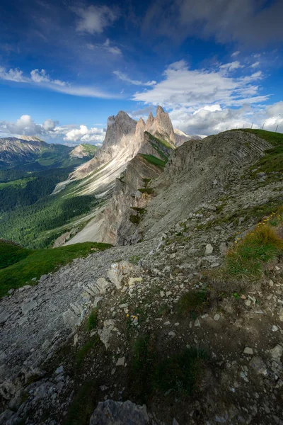 Atemberaubende Landschaften Blick Auf Grüne Berge Mit Blauem Himmel Sommer — Stockfoto
