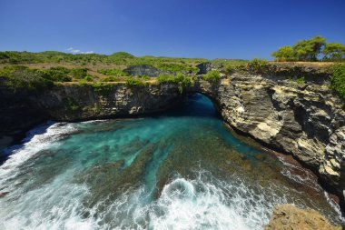 Endonezya 'nın Bali Adası' nın güneydoğusundaki Nusa Penida 'da bulunan inanılmaz deniz kıyısı manzarası..