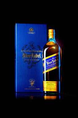 Bangkok, Tayland-Ağustos 25th 2018: Johnnie Walker Blue Label en yaygın olarak dağıtılan harmanlanmış Scotch viski markası.