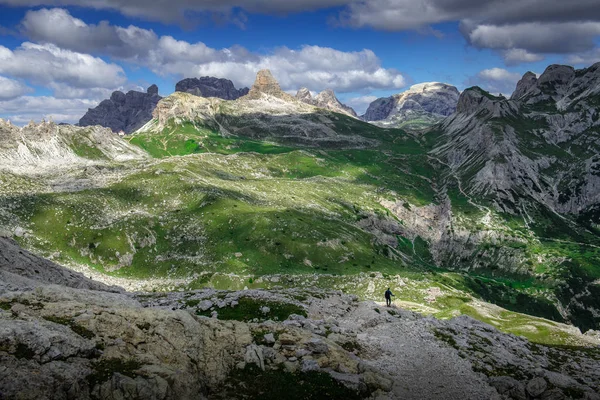 Mavi Gökyüzü Ile Yeşil Dağ Muhteşem Manzara Görünümü Yaz Dolomites — Stok fotoğraf