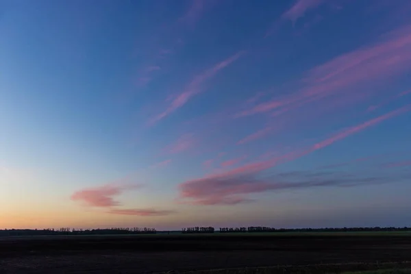 Красивые Облака Над Полями Беларуси — стоковое фото