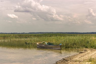 Gölün üzerinde güzel bulutlar