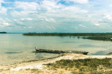 Gölün üzerinde güzel bulutlar