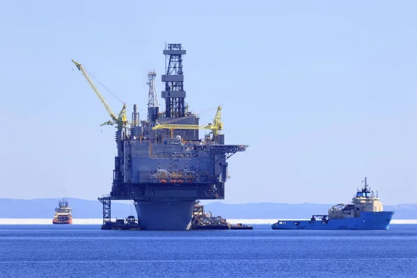Plataforma Petróleo Gas Mar Adentro Con Buques Suministro — Foto de Stock