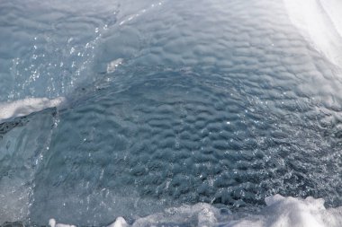 Buz dalga dokusunu gösterir.
