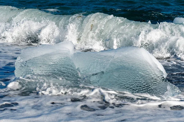 Kleine Teile Eines Abgebrochenen Und Strand Angespülten Eisbergs Neufundland Und — Stockfoto