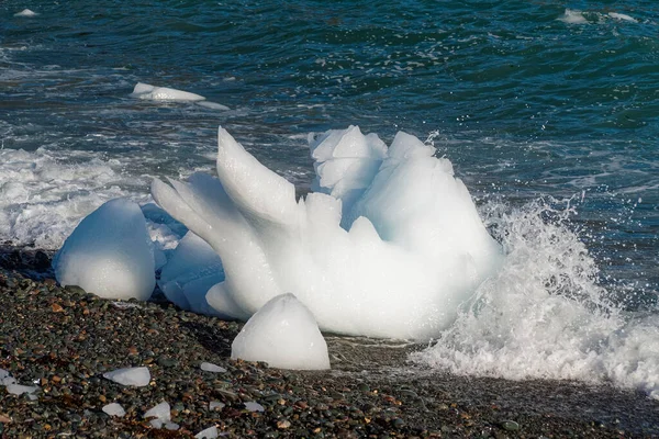 Piccole Sezioni Iceberg Che Sono Staccate Lavate Sulla Spiaggia Terranova — Foto Stock