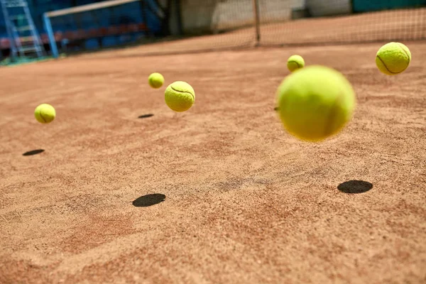 テニス ・ ボールをジャンプ — ストック写真