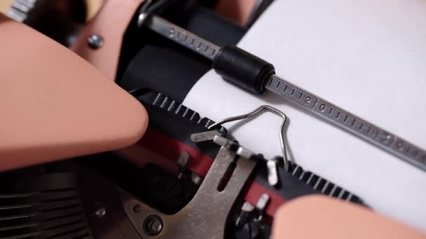 Typing on retro typewriter — Stock Video