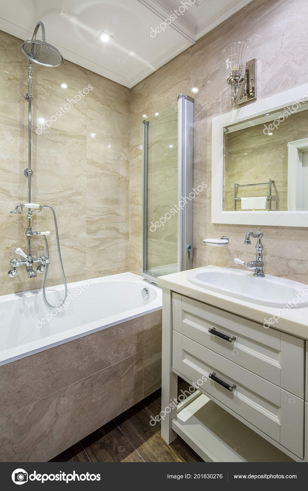 cuarto de baño en estilo clásico — Fotos de Stock © bezikus #201630276 cuarto de baño en estilo clásico — Fotos de Stock © bezikus #201630276